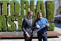 Urtaran y 'Celedón' piden a los vitorianos que no lleven envases de vidrio al 'chupinazo' de 'La Blanca'