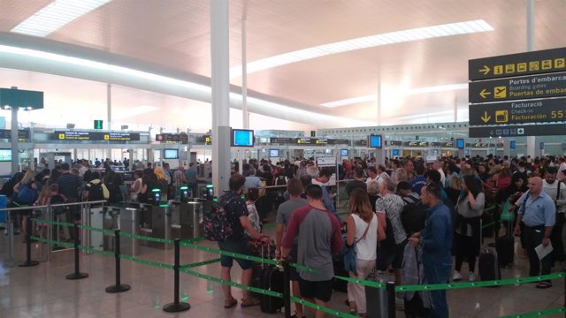 Control de pasajeros en el Aeropuerto de El Prat de Barcelona