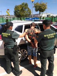 Detenido tras atracar un banco y llevarse 3.000 euros a punto de pistola