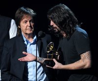Paul McCartney toca la batería en el nuevo disco de Foo Fighters
