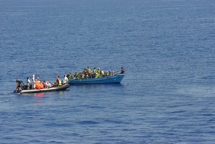 Migrantes rescatados frente a las costas de Libia
