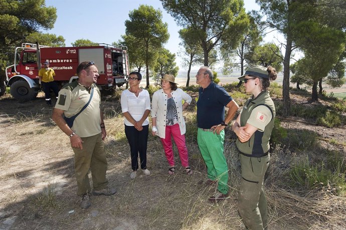 Visita de la consejera Elizalde a la zona del incendio de Falces