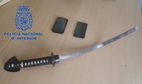 Detenido un hombre por golpear a una mujer con una catana en una pensión de València