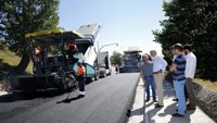 El asfaltado de la carretera Nestares-Villar terminará a finales de mes