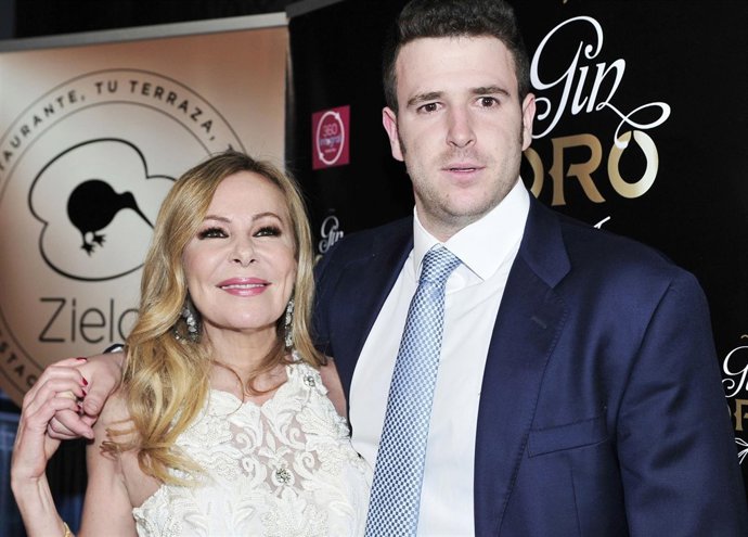 El posado veraniego de Ana Obregón junto a su hijo