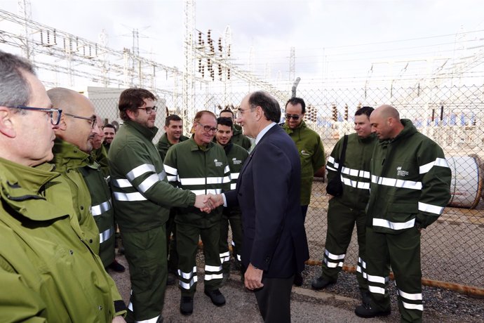 Ignacio Galán, con empleados de Iberdrola. 