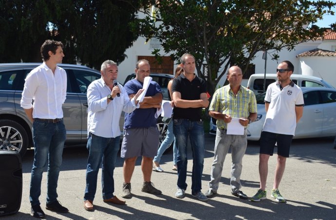 El alcalde Dante Pérez, junto a representantes de organizaciones agrarias