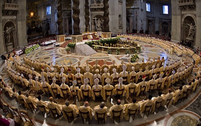 Pope Benedict XVI leads a mass to celebrate the end of the Synod of the Bishops 