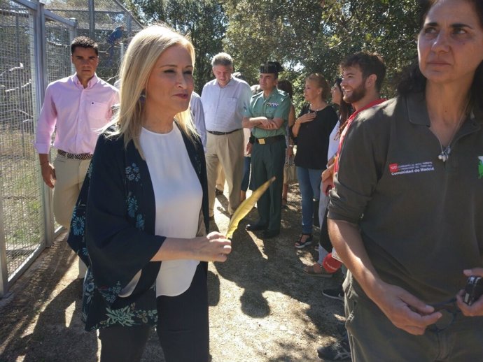 Cifuentes durante su visita al CRAS