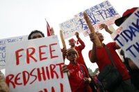 Una líder de los 'camisas rojas' critica la respuesta de la junta de Tailandia ante las inundaciones