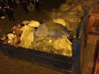 Policías de Benalmádena y Torremolinos se incautan de una tonelada de material para venta ambulante ilegal