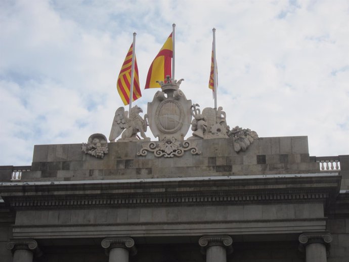 Banderas en el Ayuntamiento de Barcelona