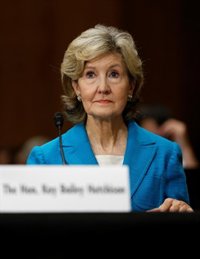 La OTAN celebra el nombramiento de Kay Bailey Hutchison como nueva embajadora de EEUU ante la alianza