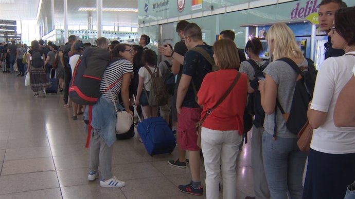 La Vaga al Prat genera cues d'una hora