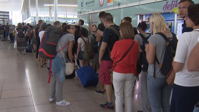 La Vaga al Prat genera cues d'una hora