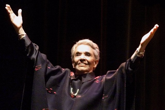 Chavela Vargas durante un concierto