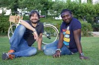 Un burgalés y un camerunés pedalean juntos para llevar un mensaje de integración a Bruselas