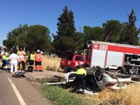 Una mujer muerta y dos hombres heridos graves en un accidente de tráfico en Alvarado