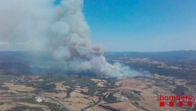 Incendi de vegetació a Artés (Barcelona)