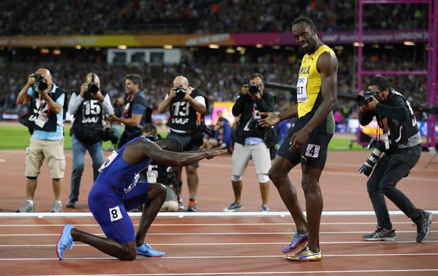 Gatlin irrumpe con el oro en la despedida de Bolt