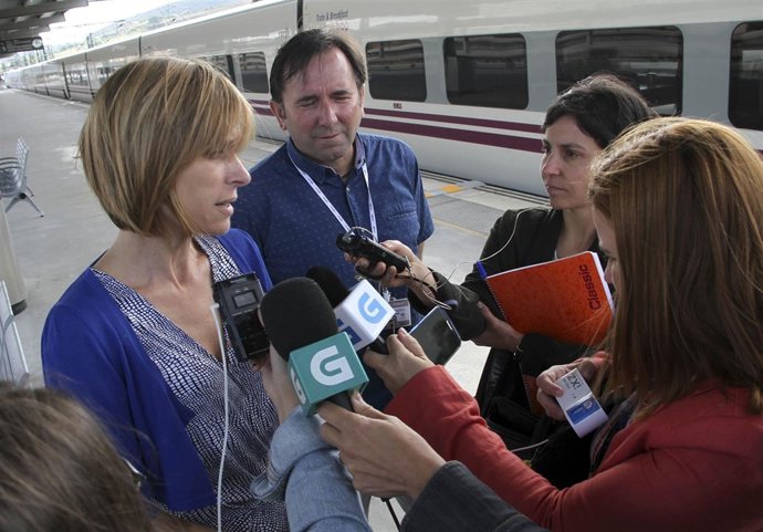 Nava Castro Recibe Aos Pasaxeiros Do Primeiro Tren Peregrino Tras Rematar O Seu 