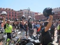 Más de 300 moteros rinden homenaje a la "leyenda" Ángel Nieto en Valladolid