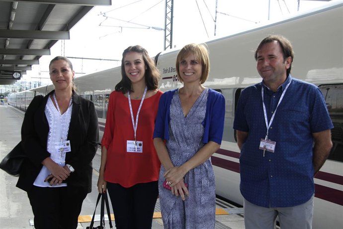 Nava Castro Recibe Aos Pasaxeiros Do Primeiro Tren Peregrino Tras Rematar O Seu 
