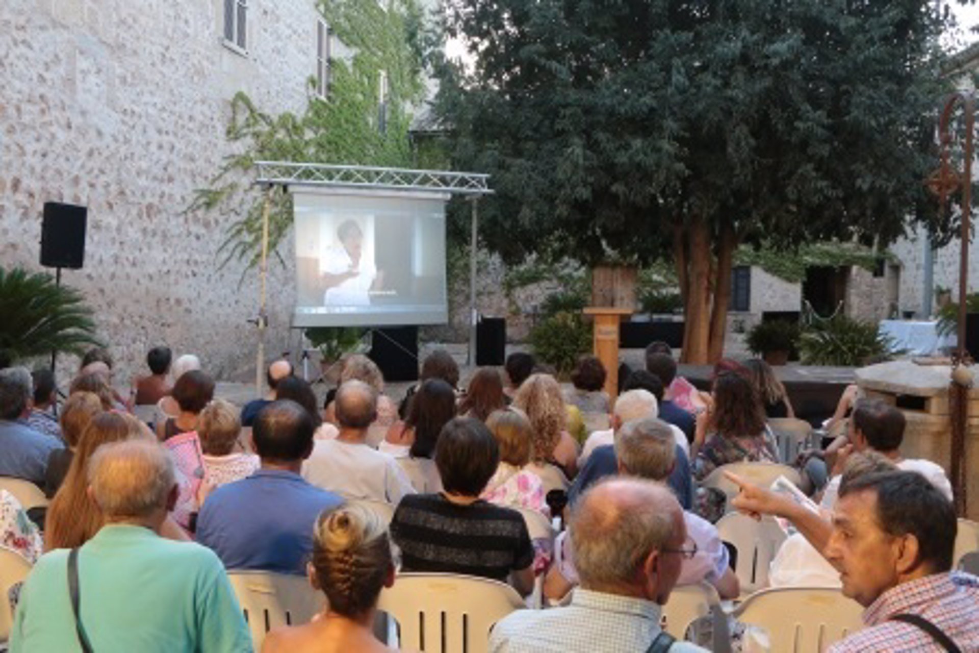 Más de 300 personas sordas de Mallorca se reúnen en el 75º aniversario de la asociación creada por Margarita Jofre