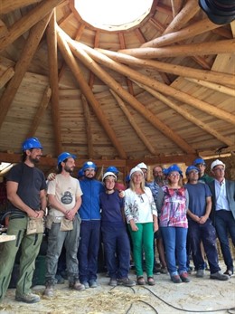 Los alumnos del curso posan con representantes del SNE