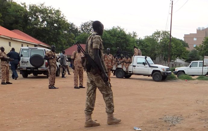 Militares patrullando en las calles de Yuba, capital de Sudán del Sur