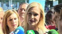 Cifuentes pide "contundencia" a Ada Colau frente a los ataques contra el turismo