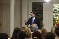 Rajoy pide voluntad de entendimiento para pactar la financiación autonómica y no "tirarse los trastos"