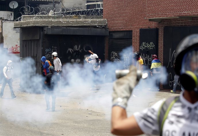 Enfrontaments en les protestes opositores a Caracas