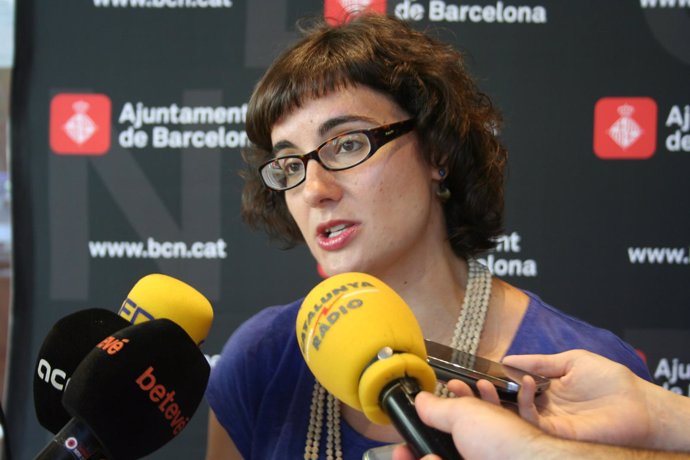 Mercedes Vidal atiende a los medios de comunicación