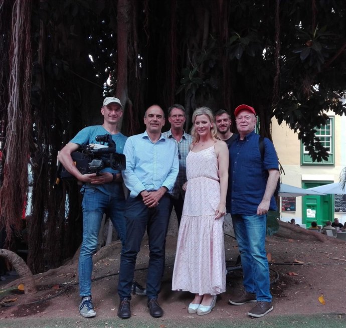 Equipo del programa junto a Vicente Dorta