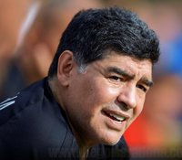 Maradona: "Somos chavistas hasta la muerte. Y cuando Maduro ordene, estoy vestido de soldado"
