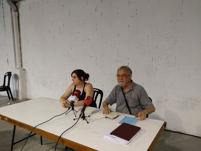 El candidat a liderar Podem Barcelona C.Ramos i la militant I.Deusdat.