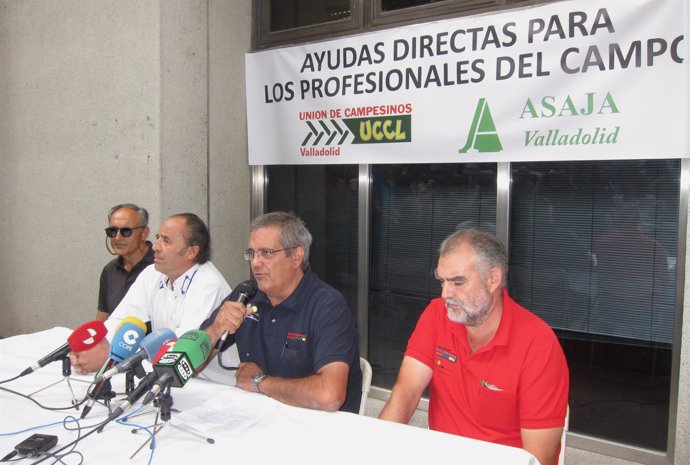 Rueda de prensa en la calle de UCCL y Asaja Valladolid sobre ayudas