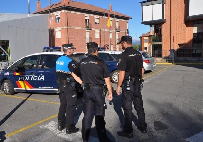 Un detenido en León por amenazar a viandantes con un cuchillo