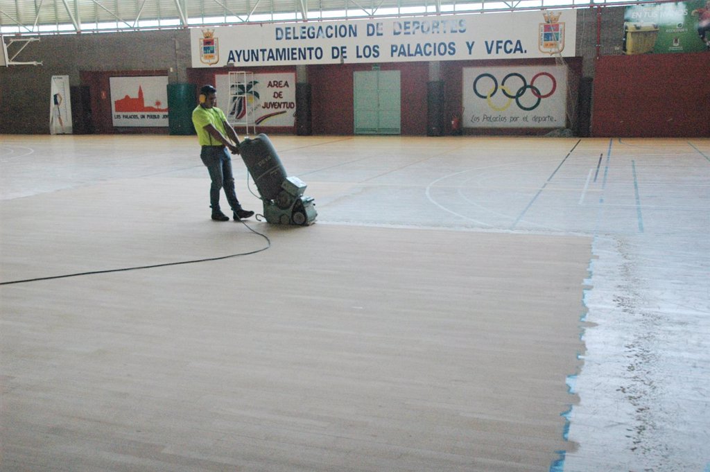 Comienza la reparación del parquet del pabellón 'José ...