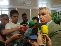 Comunidad y municipios buscan soluciones a los problemas que crean las aglomeraciones en el pantano de San Juan