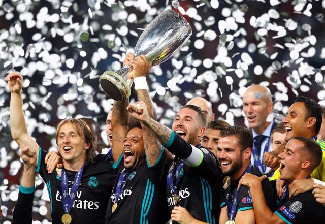 El Real Madrid levanta la Supercopa de Europa