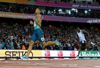 Van Niekerk aprovecha la polémica ausencia de Makwala en una jornada sin brillo español