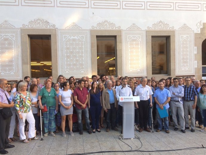Dirigents d'Òmnium Cultural abans d'una assemblea general