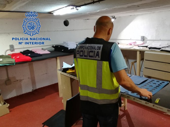 Un policia nacional 