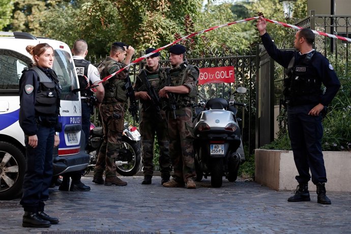 Atropello a soldados en la periferia de París