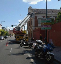 Actuación de los Bomberos junto a la Estación Campo Grande