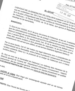 La Generalitat demana personar-se en el cas de l'atac al bus turístic