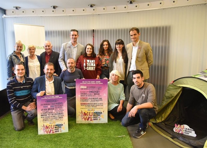 Asistentes a la rueda de prensa esta mañana en el IRJ