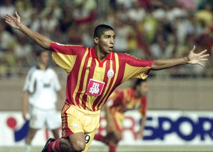 Jardel celebra el gol de oro que dio la Supercopa al Galatasaray en el año 2000